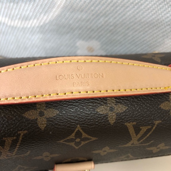 Louis Vuitton Chic Designer Shoulder Bag - Picture 6 of 12